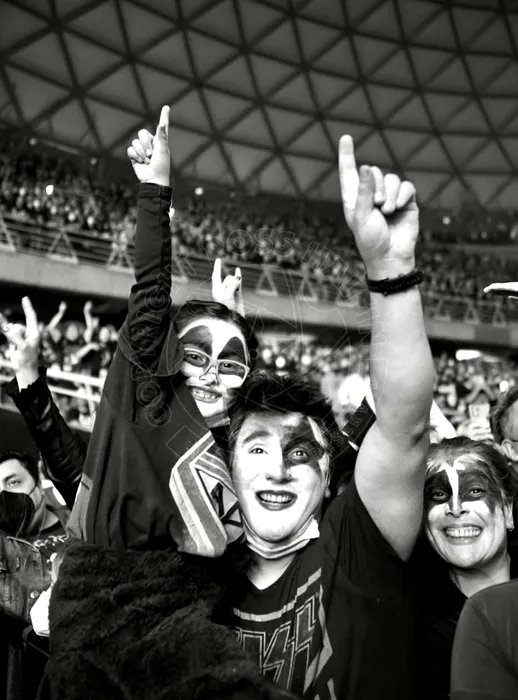 La comunidad, en un concierto de KISS en Chile