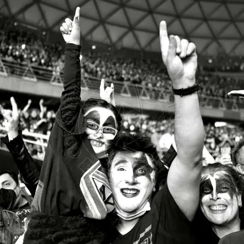 La comunidad, en un concierto de KISS en Chile