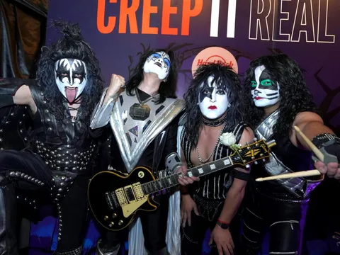 La banda tributo Danger, completa, en el homenaje a Ace Frehley