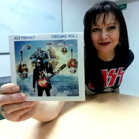 Mostrando el disco Origins Vol. 1 de Ace Frehley