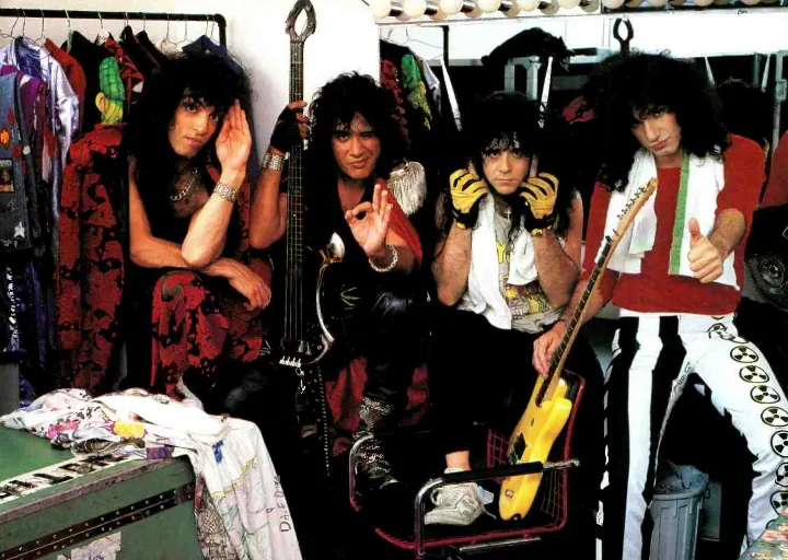 KISS sin maquillaje, backstage a fines de los 80