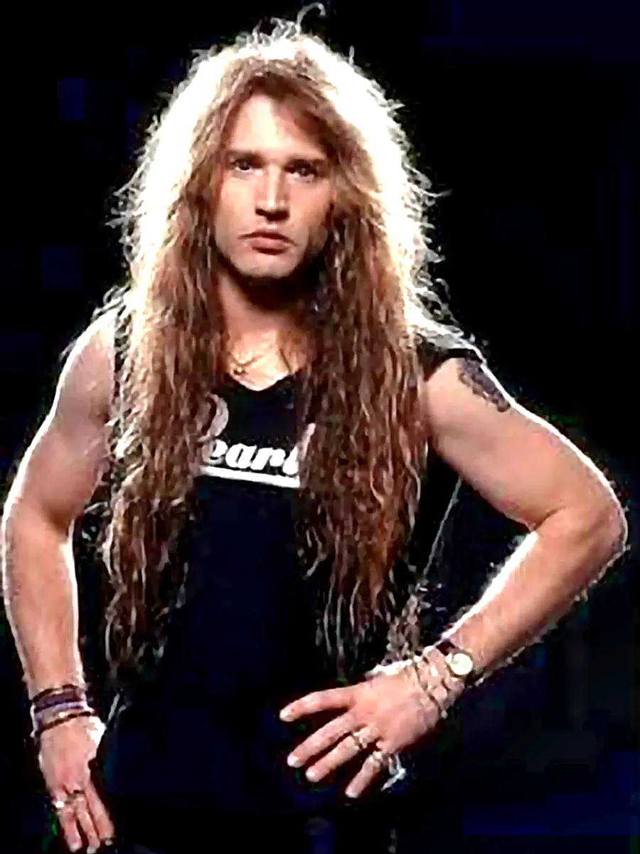 Eric Singer en sus inicios en la escena del rock, antes de unirse a KISS
