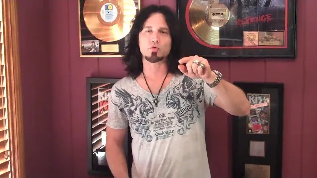 Saludo de Eric Singer enviado para la Konvention 2010