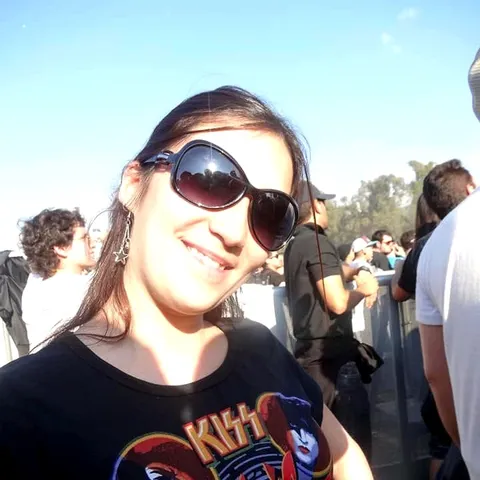 En un festival, con la polera de Sonic Boom