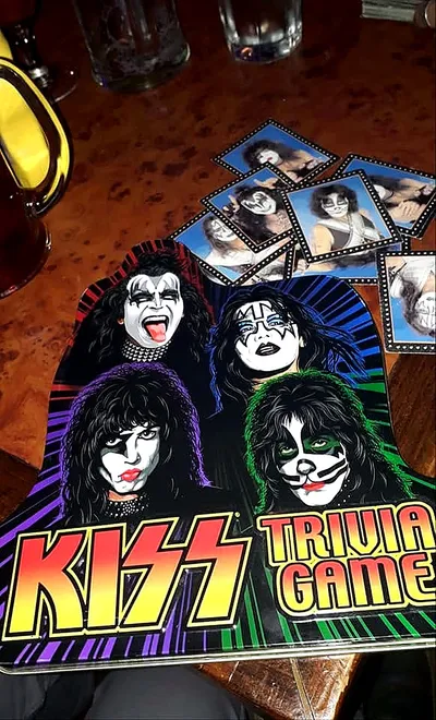 El KISS Trivia Game, uno de los juegos de la noche