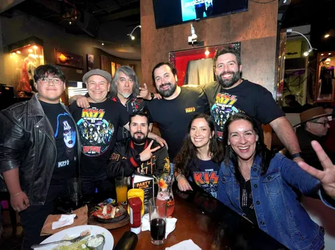 Una junta más del KISS Army Chile, con la polera de KISS Kruise XI