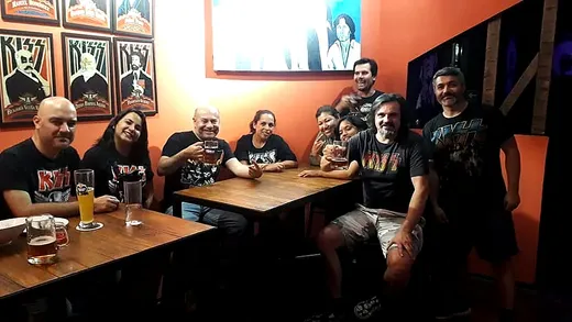 Fans de KISS Army Chile reunidos en las mesas de Goodstock