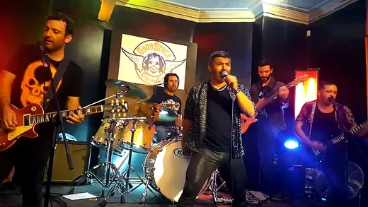 La banda Insigne tocando en vivo en el escenario de Goodstock