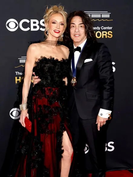 Paul Stanley y su esposa Erin Sutton en los Kennedy Center Honors 2025