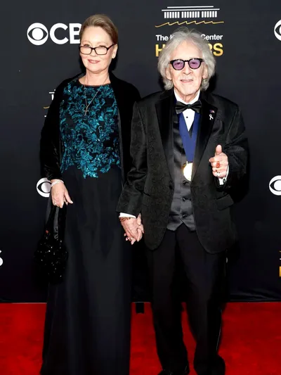 Peter Criss y su esposa Gigi Criss en los Kennedy Center Honors 2025