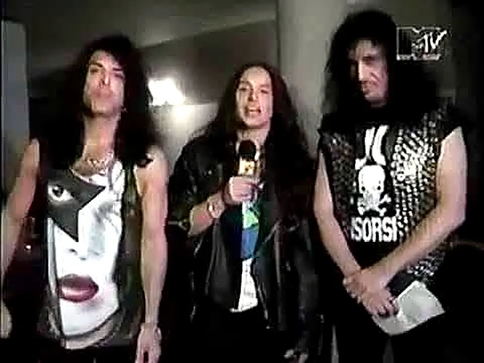 Paul Stanley y Gene Simmons en una entrevista para MTV durante su visita a Chile en 1994