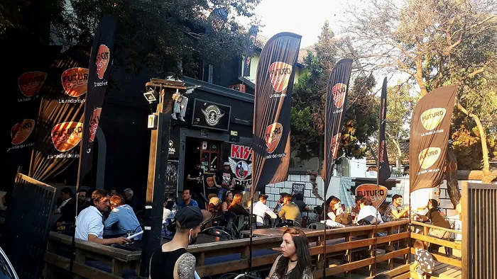 La terraza de Goodstock repleta de fans durante el Kiss Day