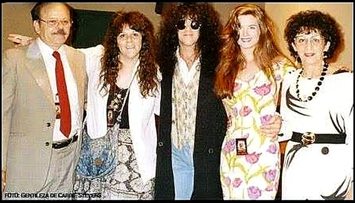 Eric Carr junto a familiares y amigos