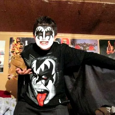 Disfrazado de KISS para Halloween