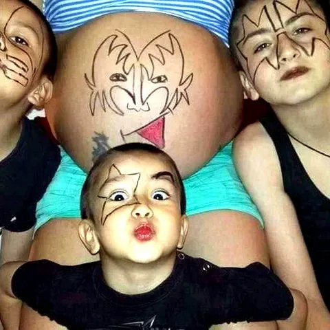 En familia, esperando a un nuevo integrante del KISS Army