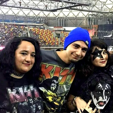 En las gradas, antes del show de KISS en Chile