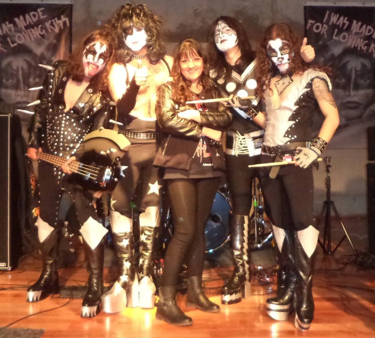 Myri con la banda tributo Dark Light