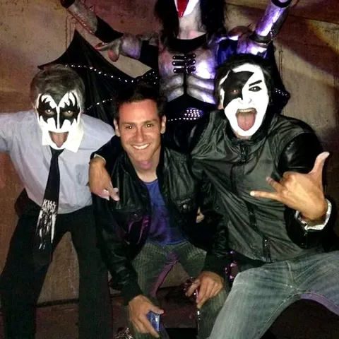 En un encuentro con fans disfrazados de KISS