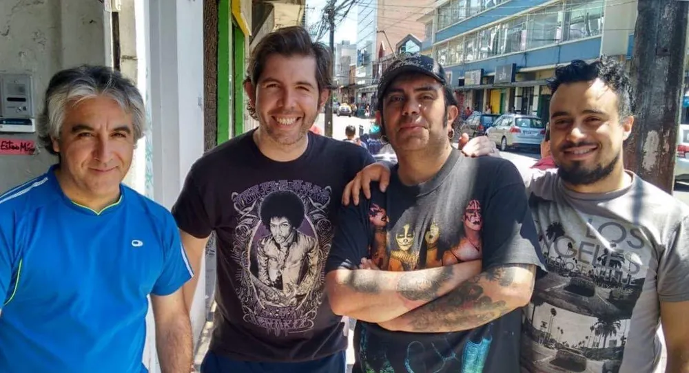 Los integrantes de War Machine posando en una calle de Temuco